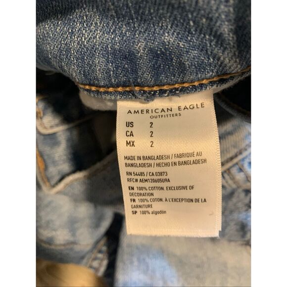 American Eagle 90s boyfriend jean shorts Size 2 - Picture 3 of 6